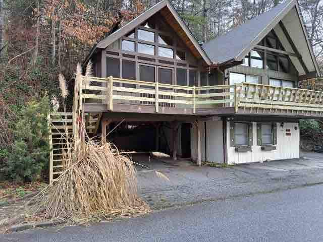 Lakefront Chalet on Burton