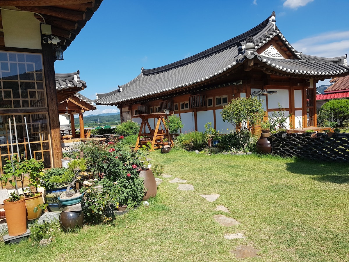 京州（ Hanok ）传统韩屋（ Hanok Flower Pension ）