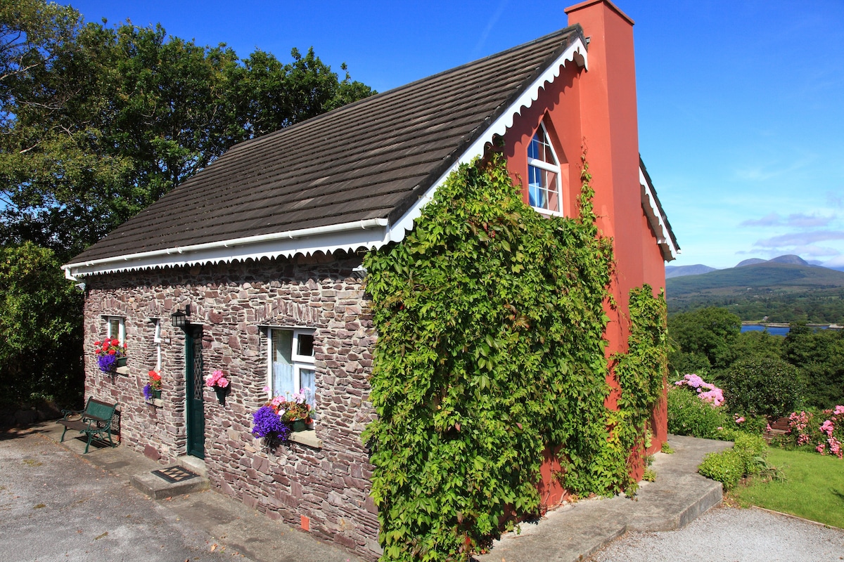 Fuchsia Cottage sea and mountain view 3km  Kenmare