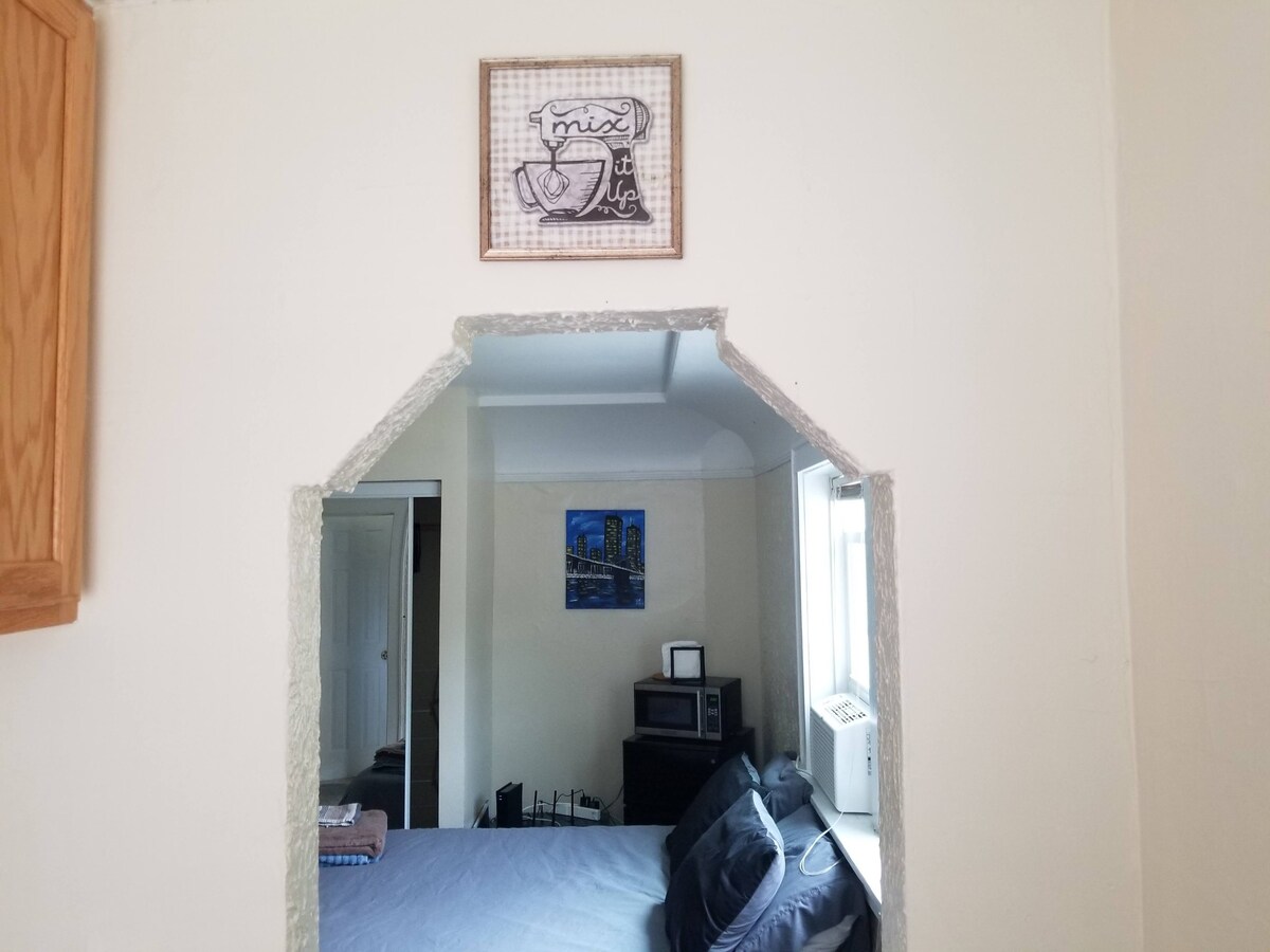 Cute Economical Studio off Brady St | Free Parking