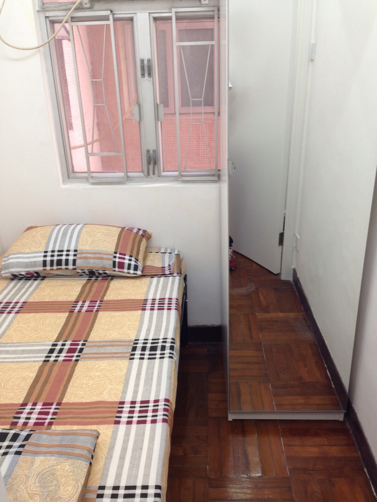 Room in Sheung Wan near MTR Station - SW18a