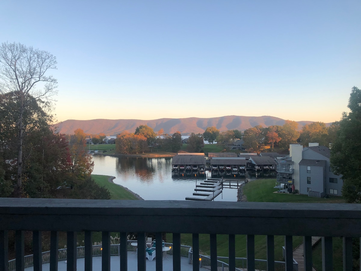 Bernard 's Penthouse at Smith Mountain Lake