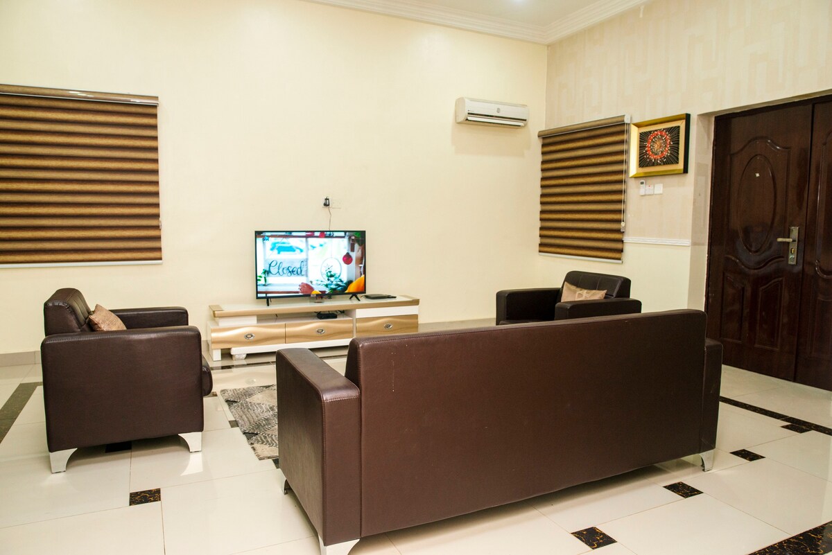 The Jade - Modern 2-Bed Gem in the Heart of Abuja