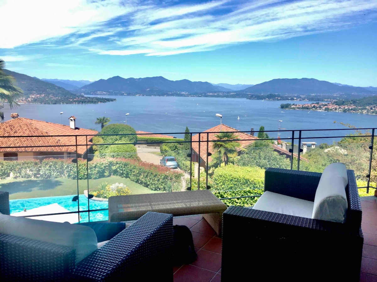 VILLA PALMA CON VISTA LAGO E PISCINA