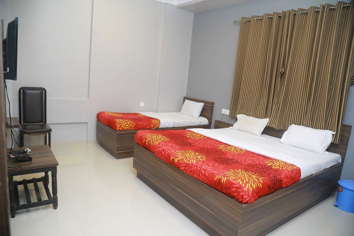 Hotel Dhruva, Solapur Deluxe Ac Triple Bed