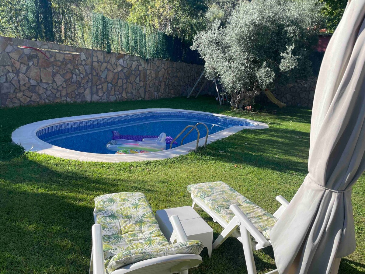 Casa Rural Family con Piscina y  Zona de Juegos