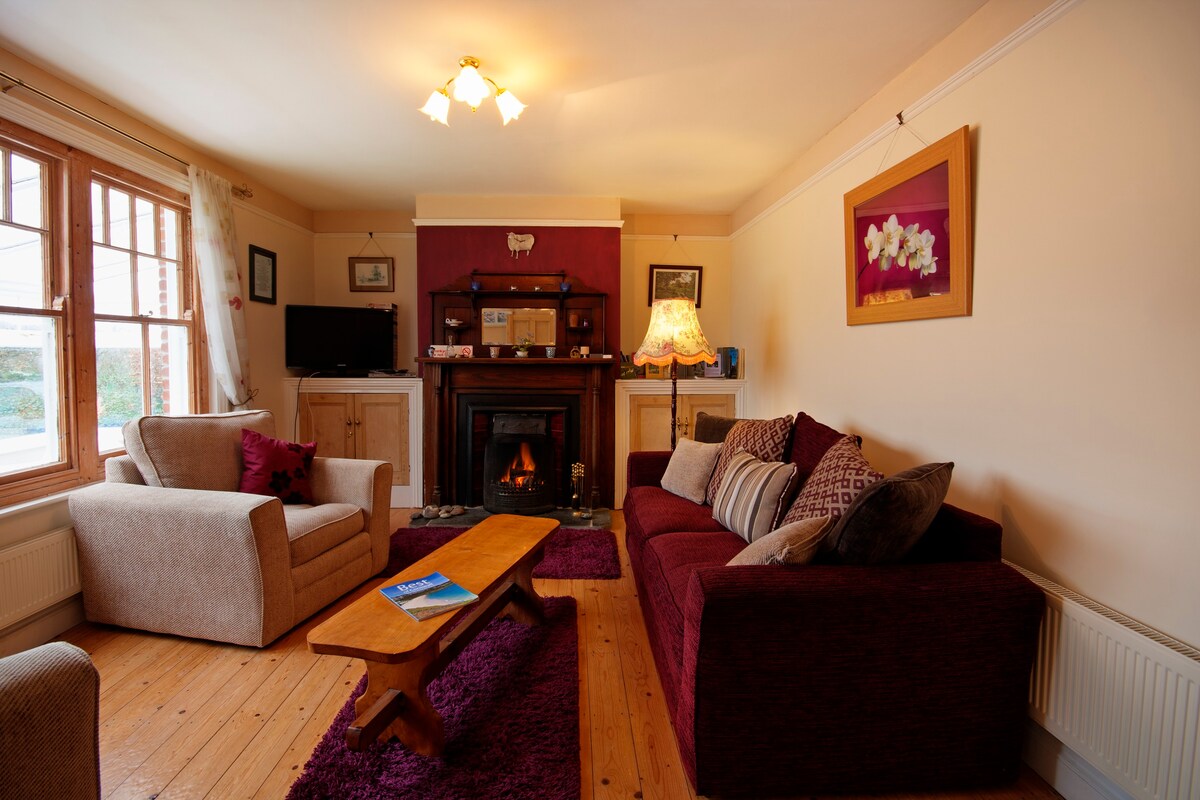 Delightful spacious 4 star country cottage