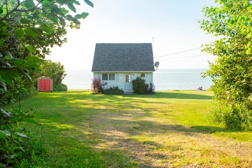 Fundy Sunset Cottage,  Oceanfront Tranquility