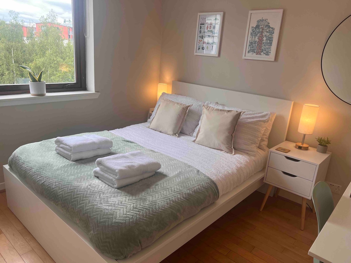 Cosy bedroom in Abbeyhill