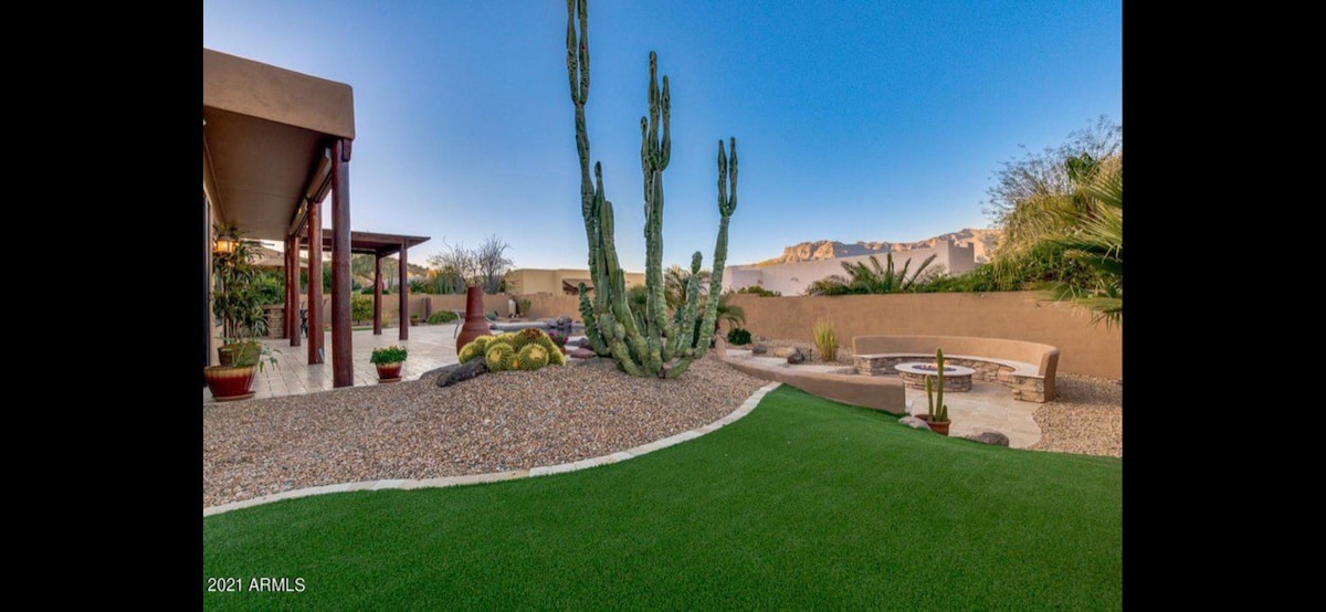 Superstition Views, 4 BR with Exquisite Backyard