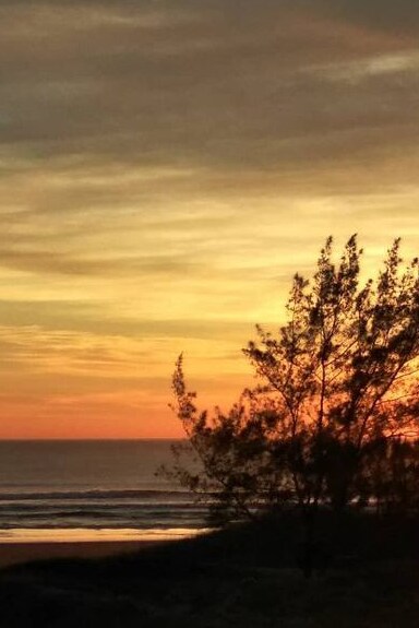 Casa de frente para o Mar em Itapirubá(pé na areia