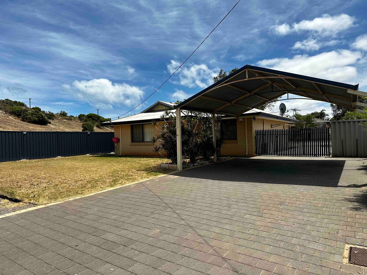 Secluded, Quiet and Central 3 bed home