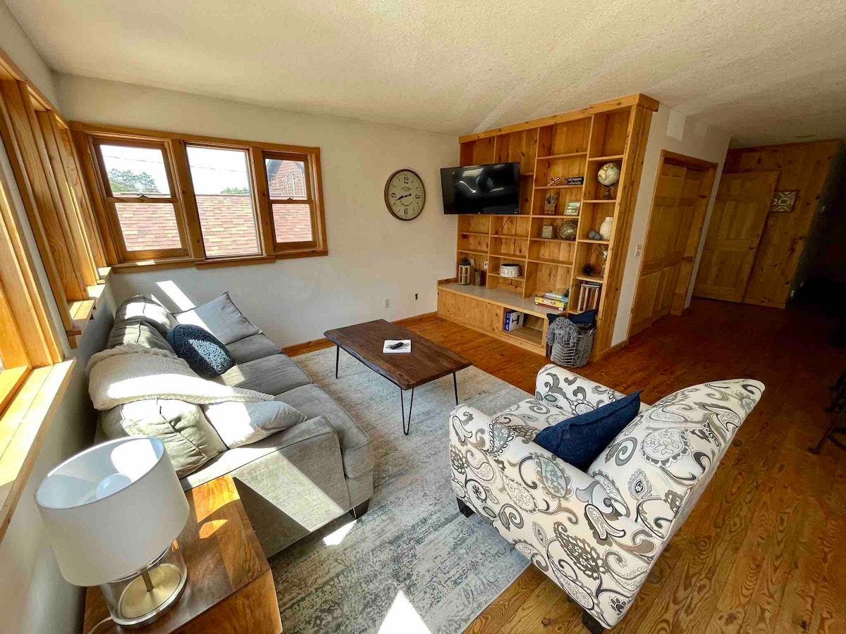 Two bedroom, 2 bath apartment in downtown Nisswa