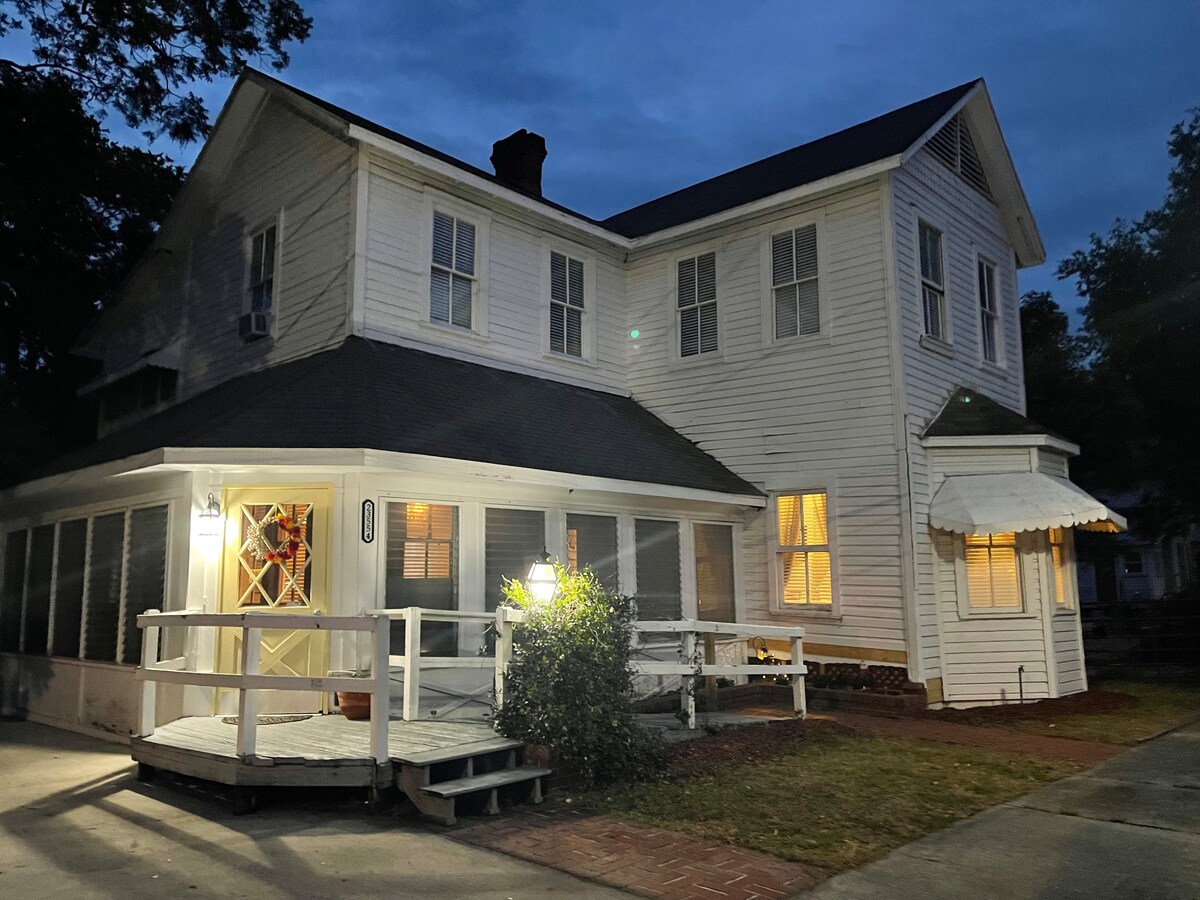 Historic Victorian Oasis, Downtown High Springs