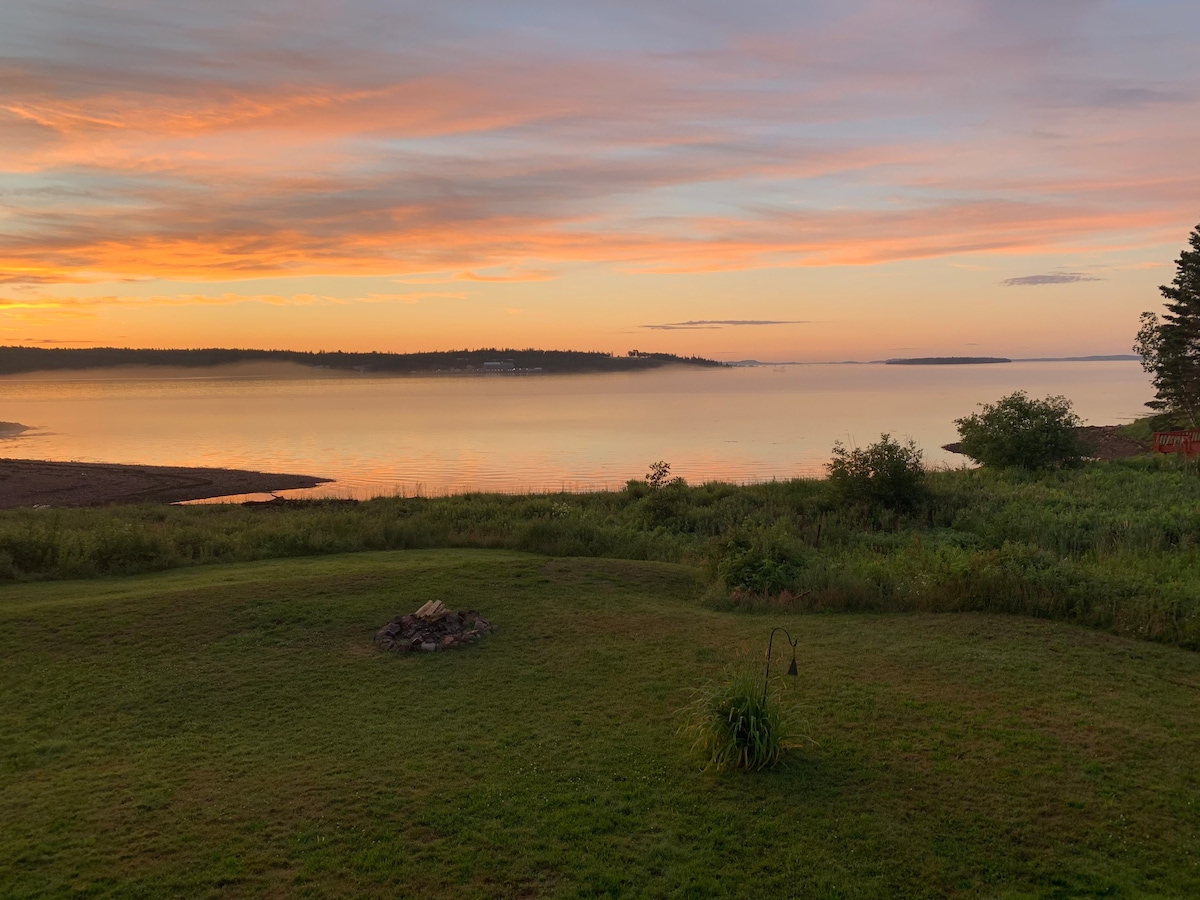 Cottage by the bay