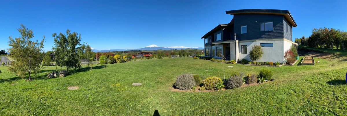 Casa en condominio cerrado con vista a volcanes