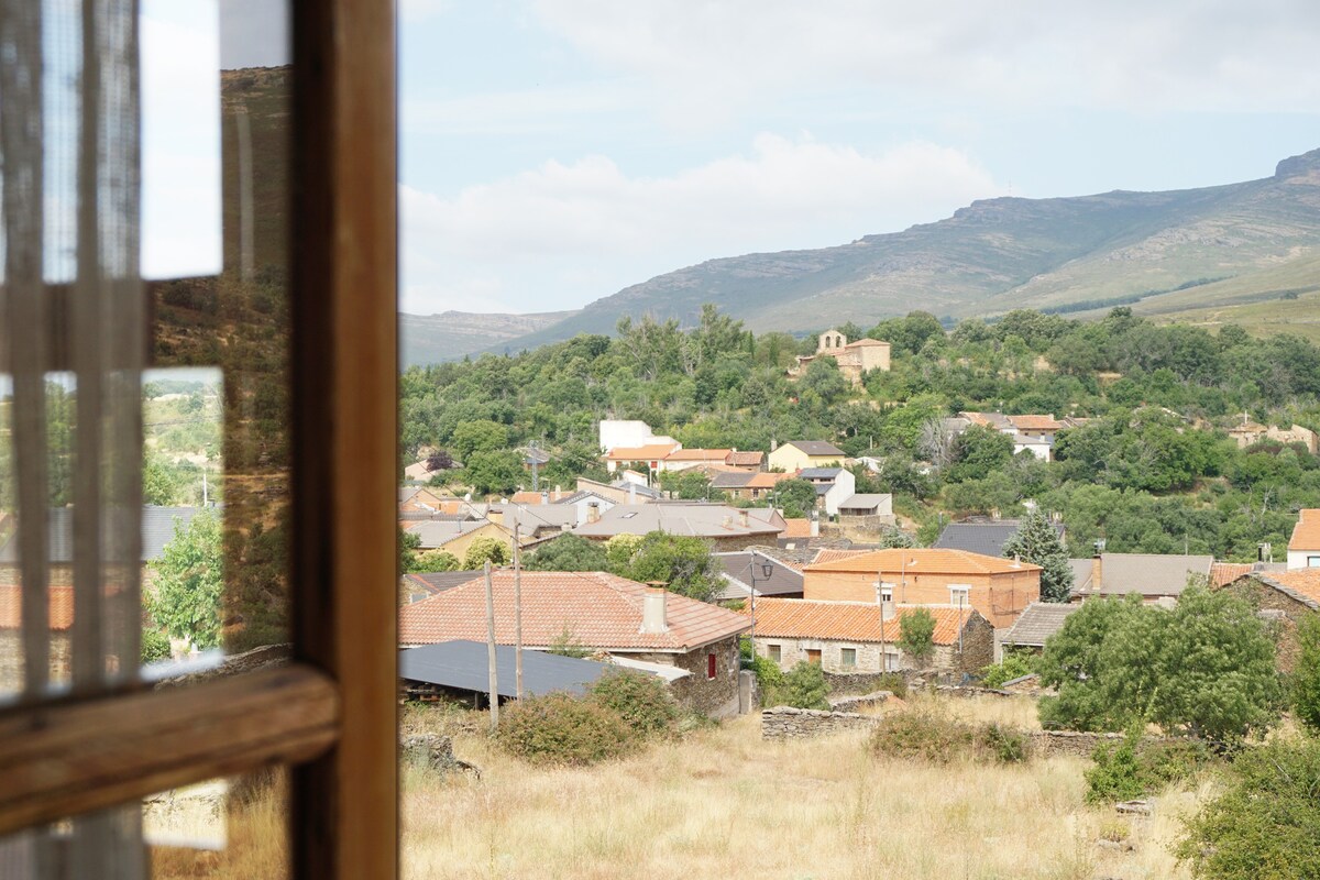 Casa Rural aislada rodeada de campo