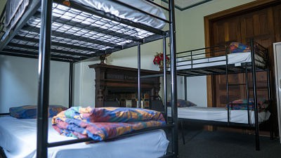 6张床混合宿舍的床位