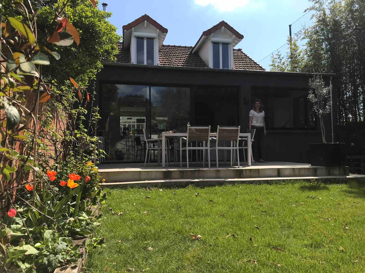 迷人的房子，带花园，距离巴黎20分钟