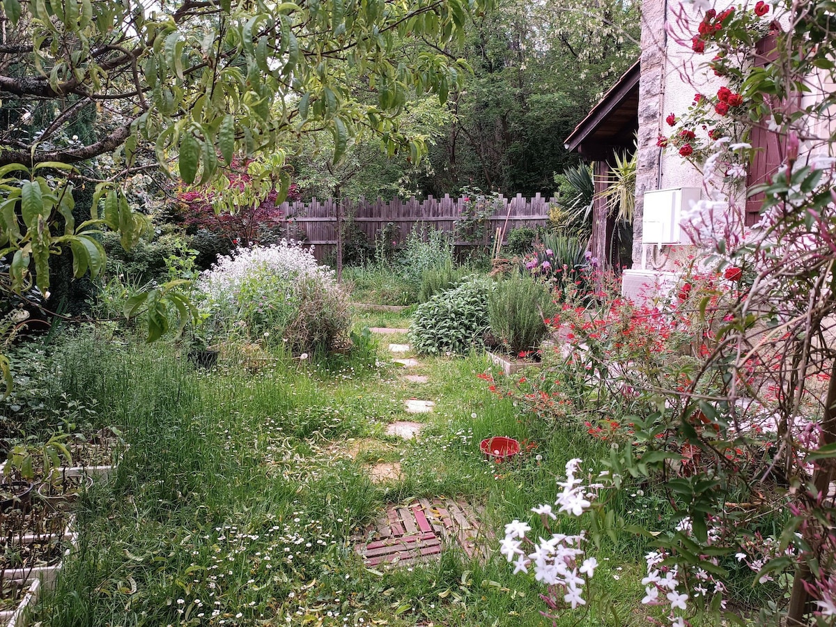 Jolie maison sur voie verte avec village à pied