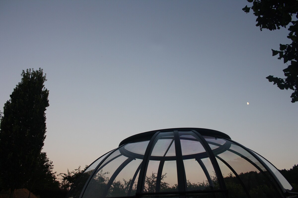 乡村玻璃穹顶之夜
