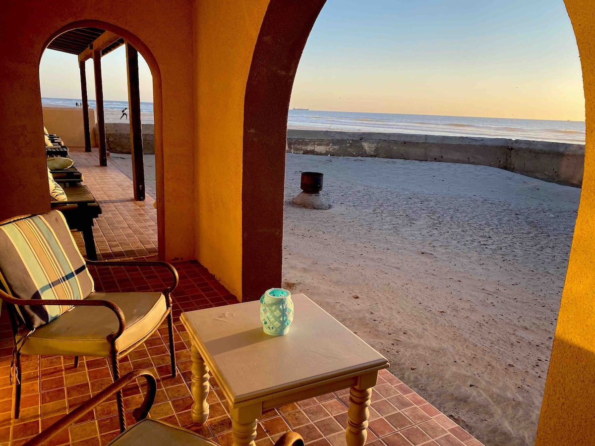 Casa Lulú, Beach front right on the sand, Rosarito