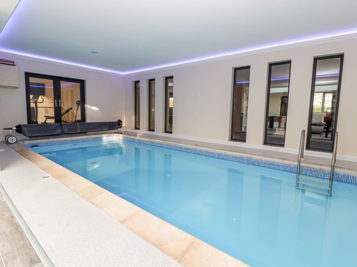 Tara Spa Luxury Holiday Home with Pool & Hot tub