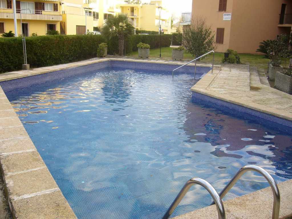 Modern apartment near the beach for 5 people with pool, AACC and WIFI
