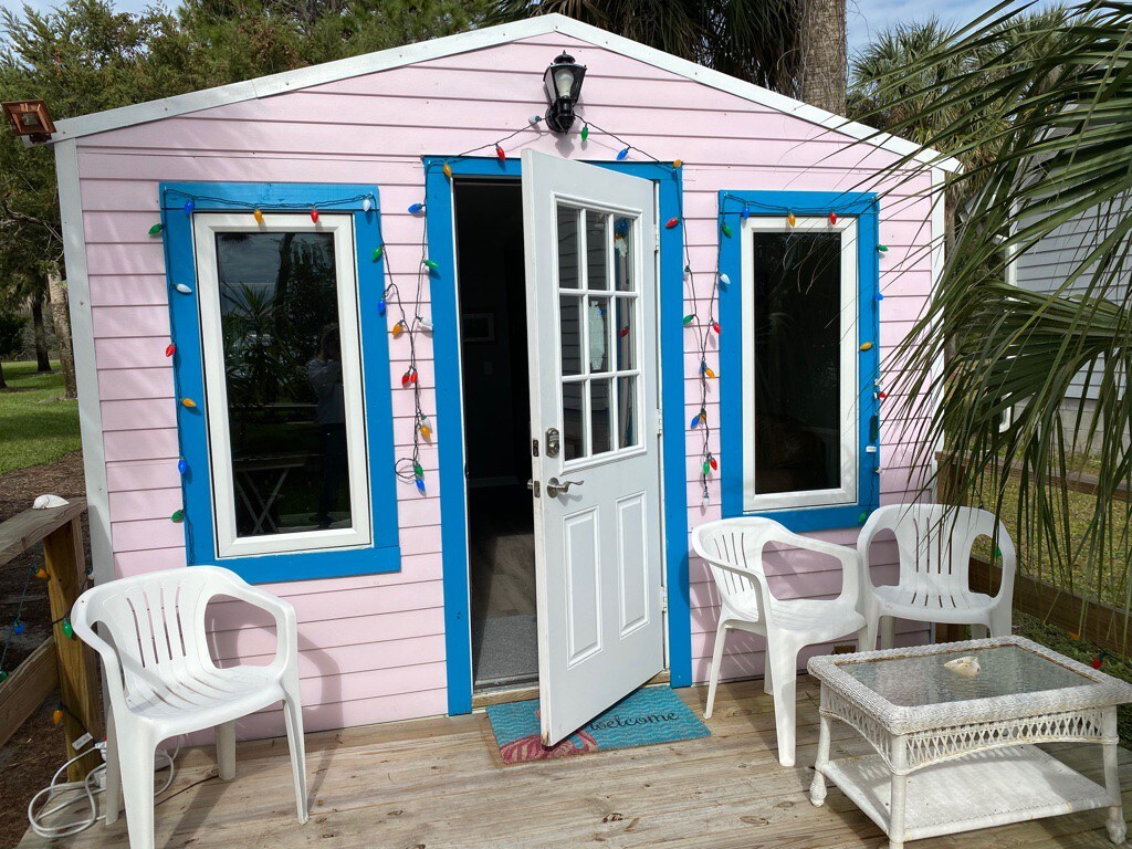 海边小粉红小屋