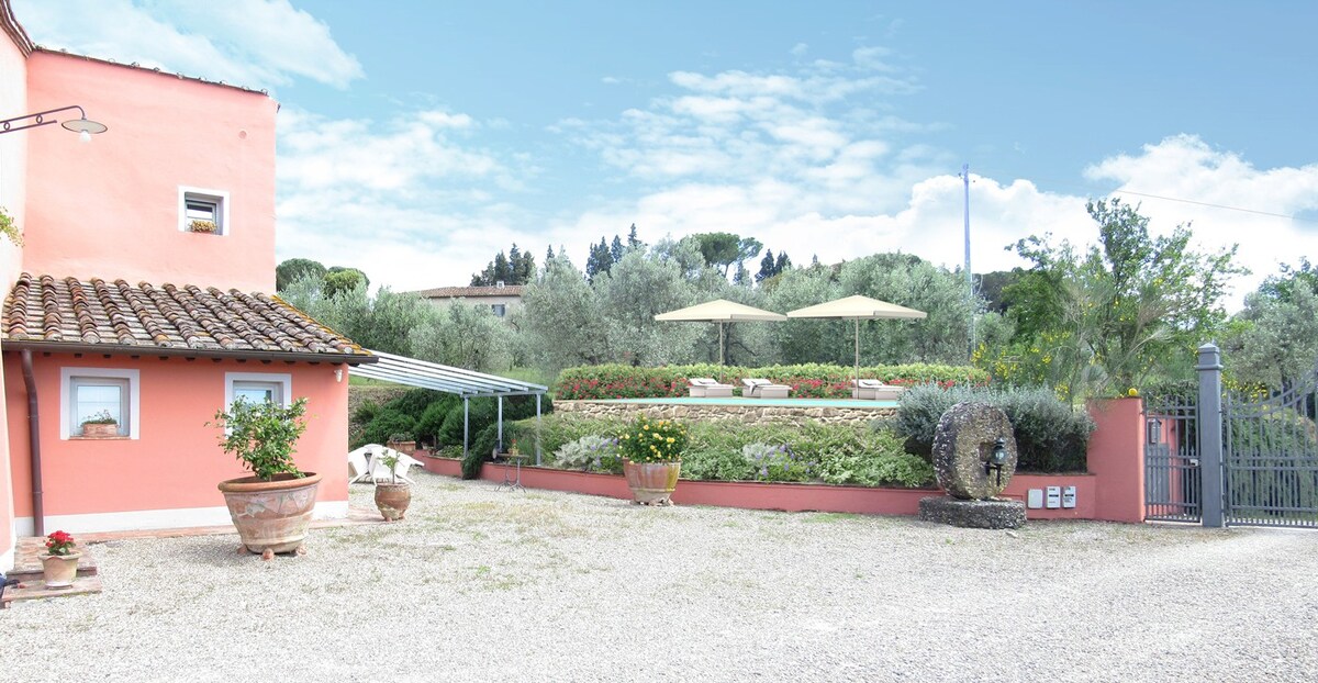 Stunning villa near Florence,2 Pools,gorgeous view