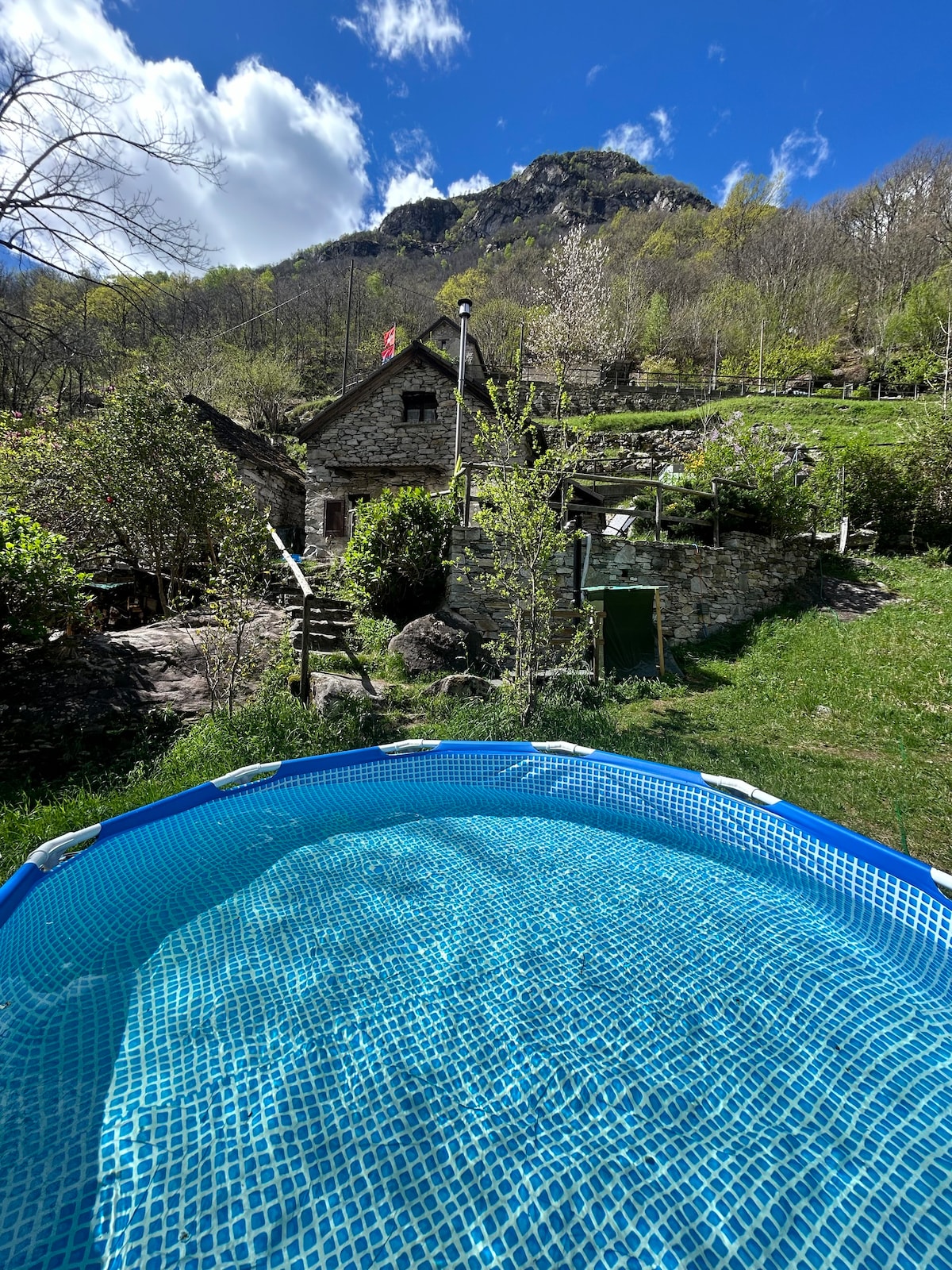 Rustico sul fiume Verzasca