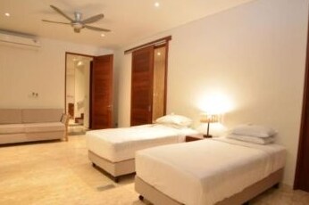 For 16 Pax Rajavilla Senggigi Lombok 8 Rooms