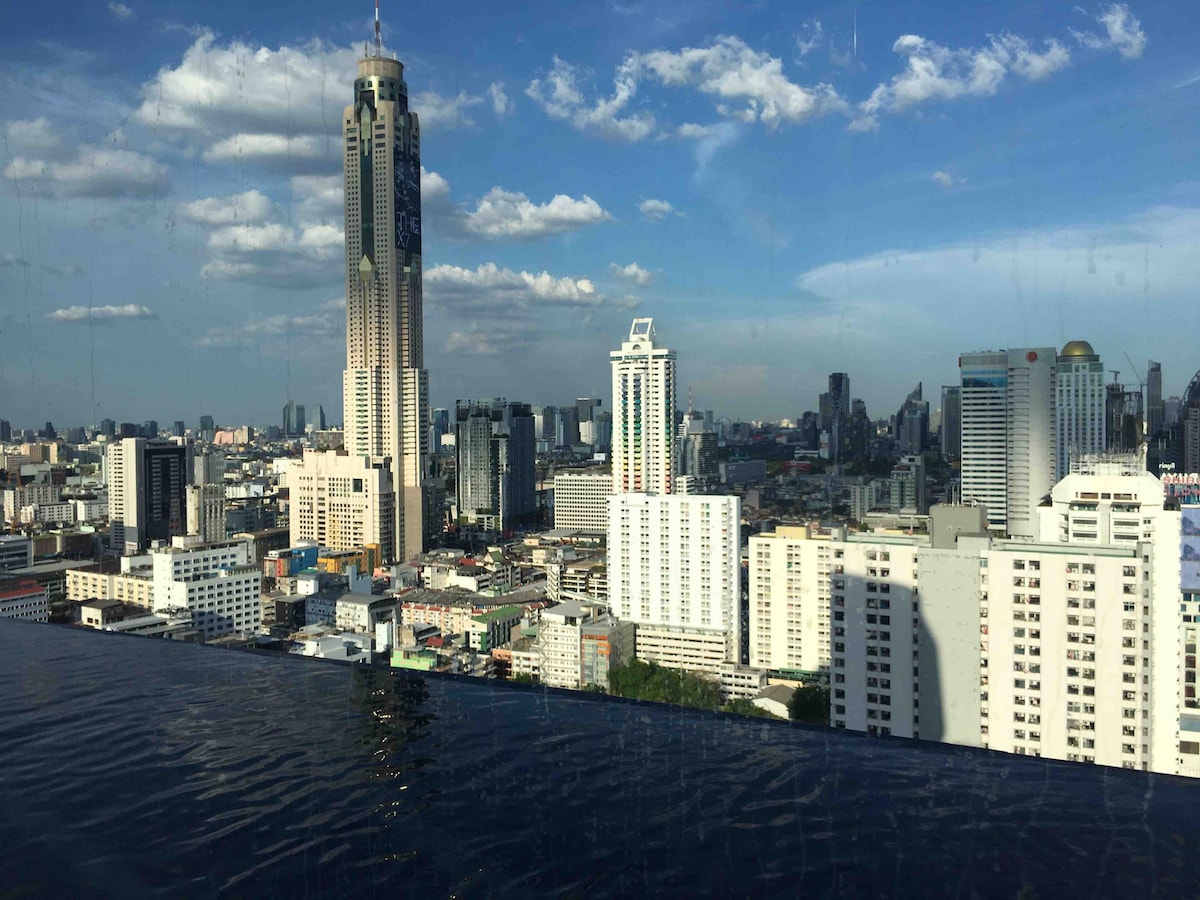 曼谷市中心电梯入户豪华公寓。