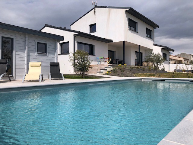 Villa moderne piscine chauffée