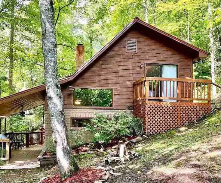 Nantahala Forest的Creekside Hideaway Cabin