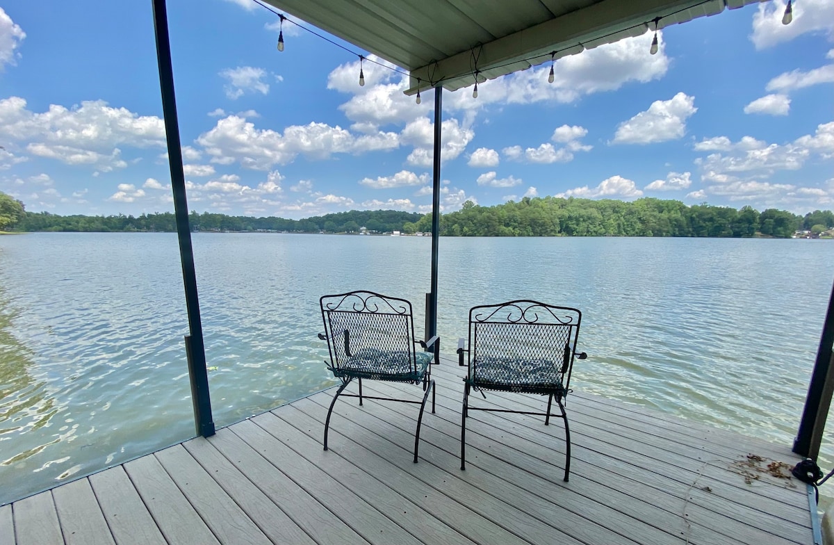 Blue Heron Hideaway Lakeside Retreat