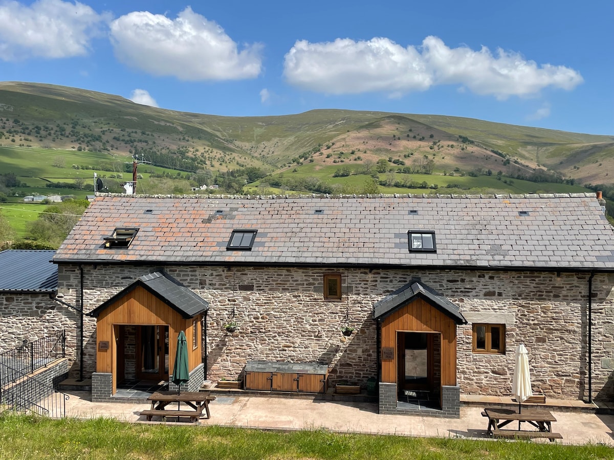 The Byre @ Nantygwreiddyn Barns