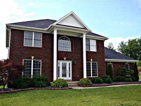Large Private Home, 6 miles from Churchill Downs