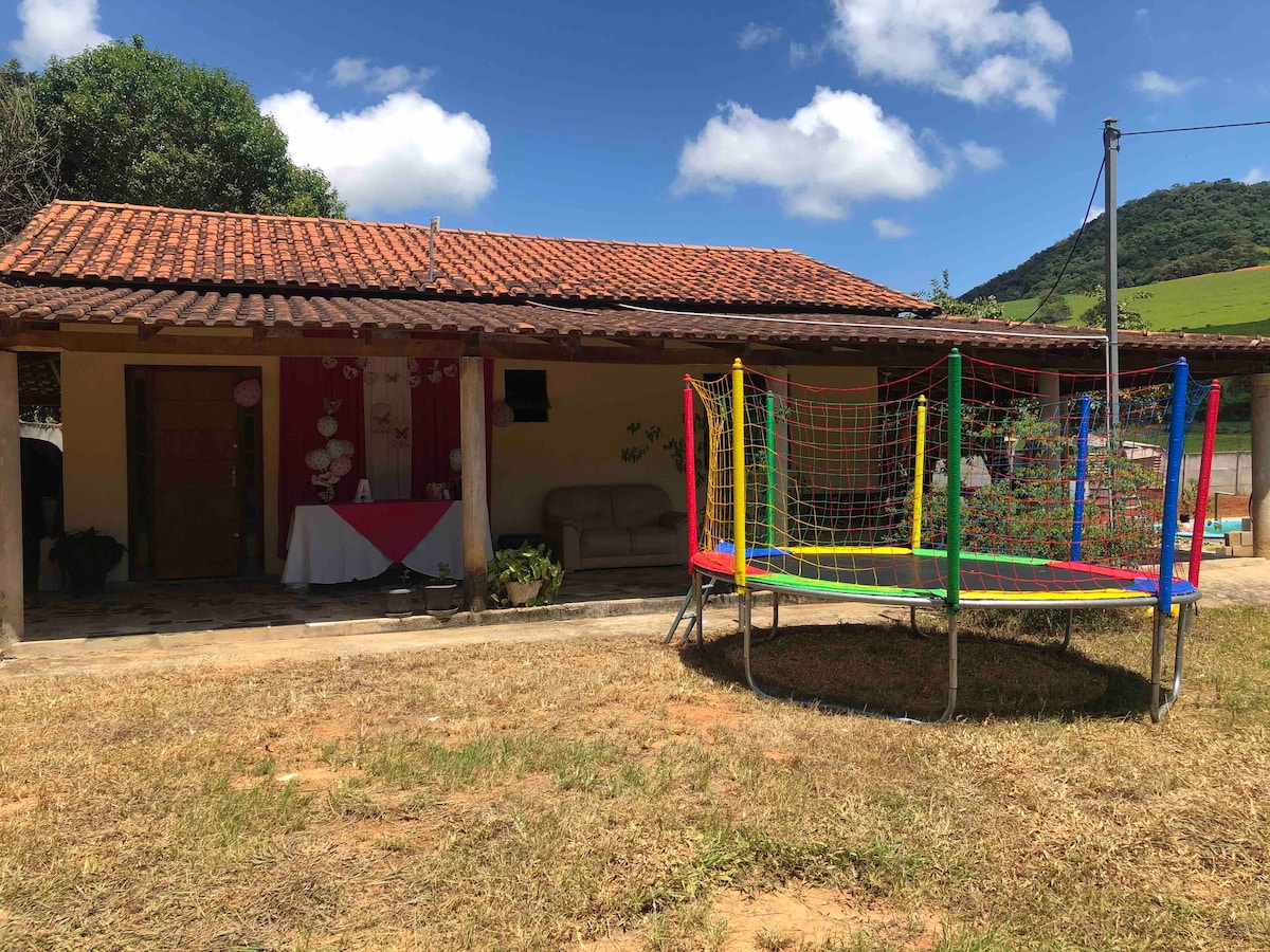 Sítio agradável com piscina há 2km de Pouso Alegre