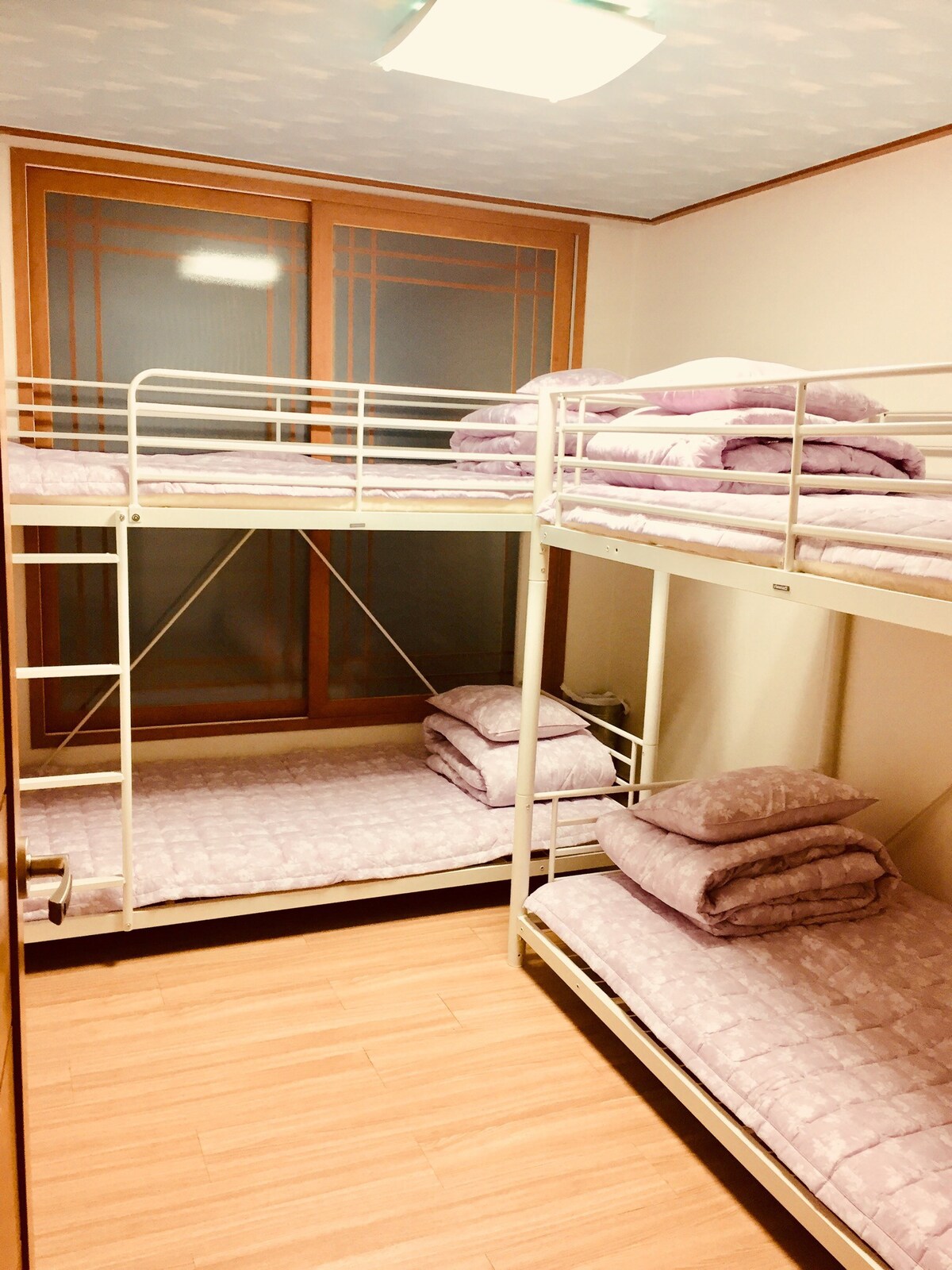 Near Seomyeon,Jeonpo station 5sec.Dormitory