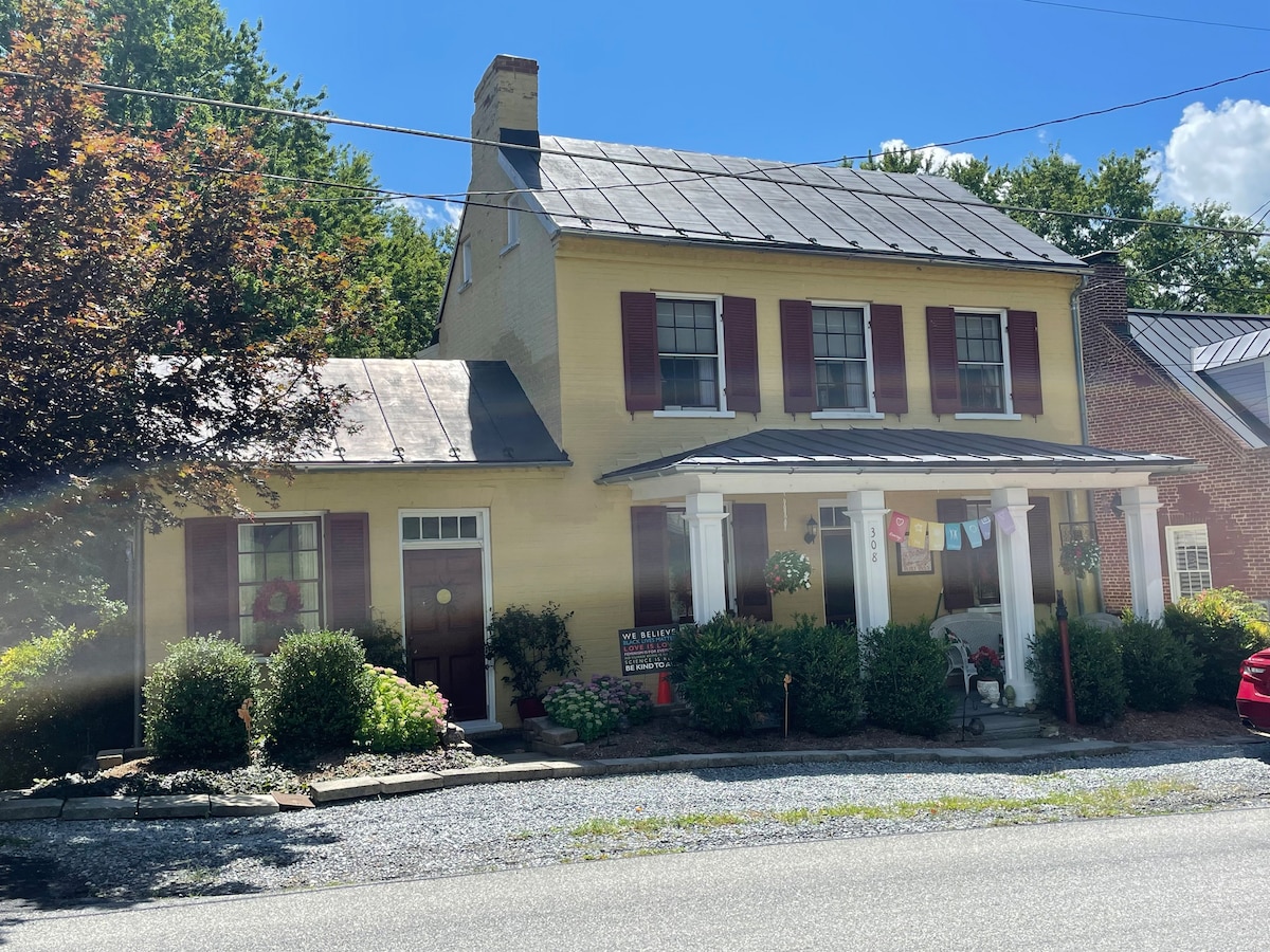 Marbrun House in Historic Harpers Ferry