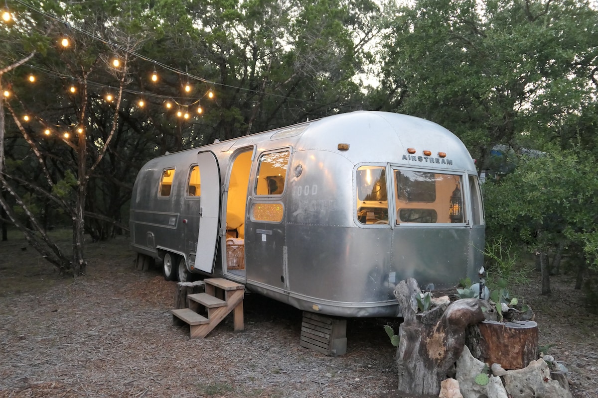 La Perla - Shimmering Modern Airstream