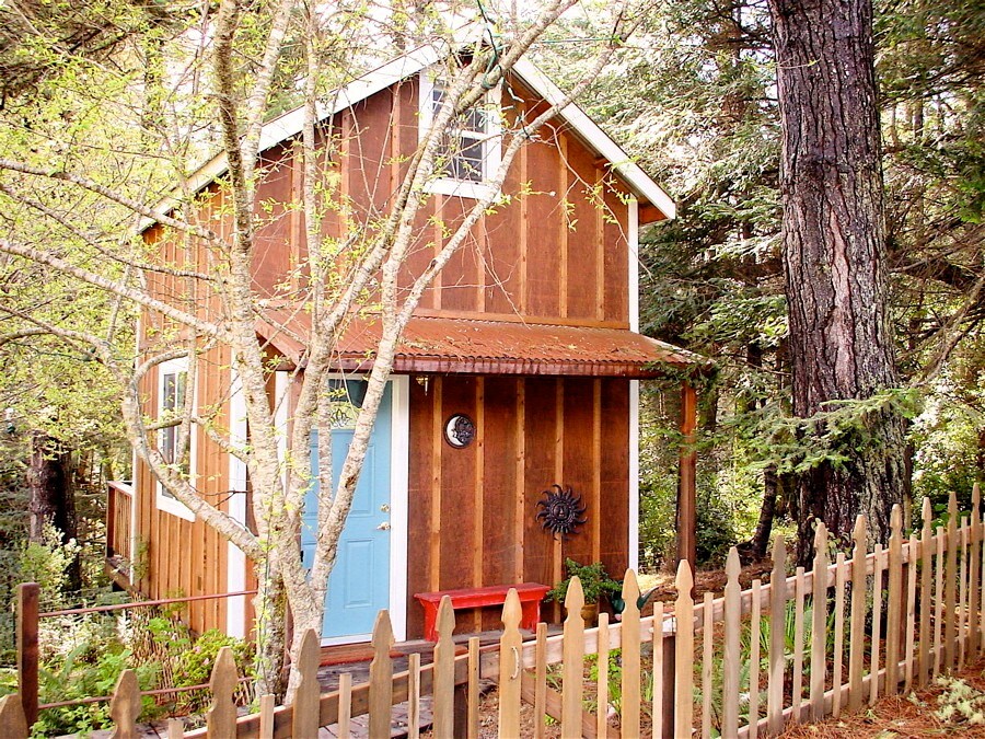 伍兹温馨小屋，步行即可抵达村庄/海滩。入住人数包括