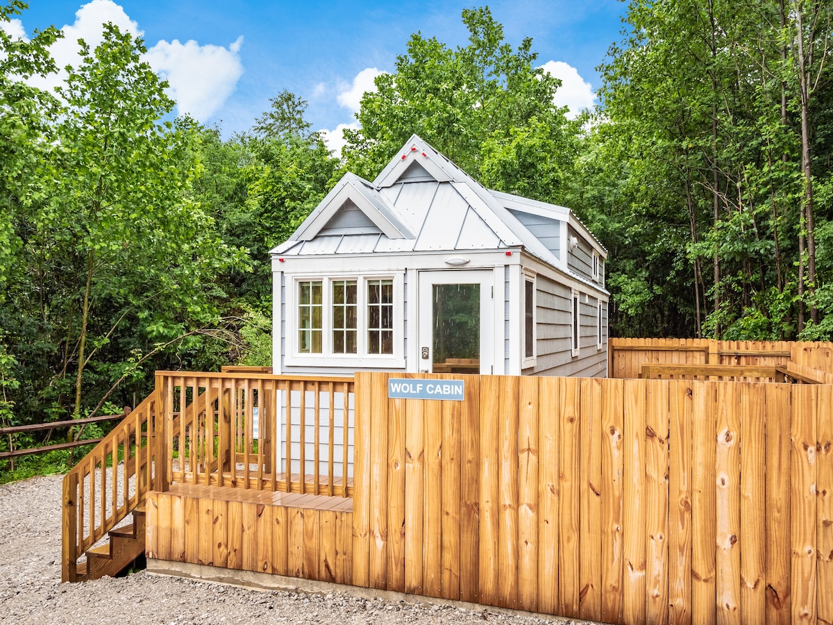 Wolf Cabin a Tiny Home at Thompson Ridge