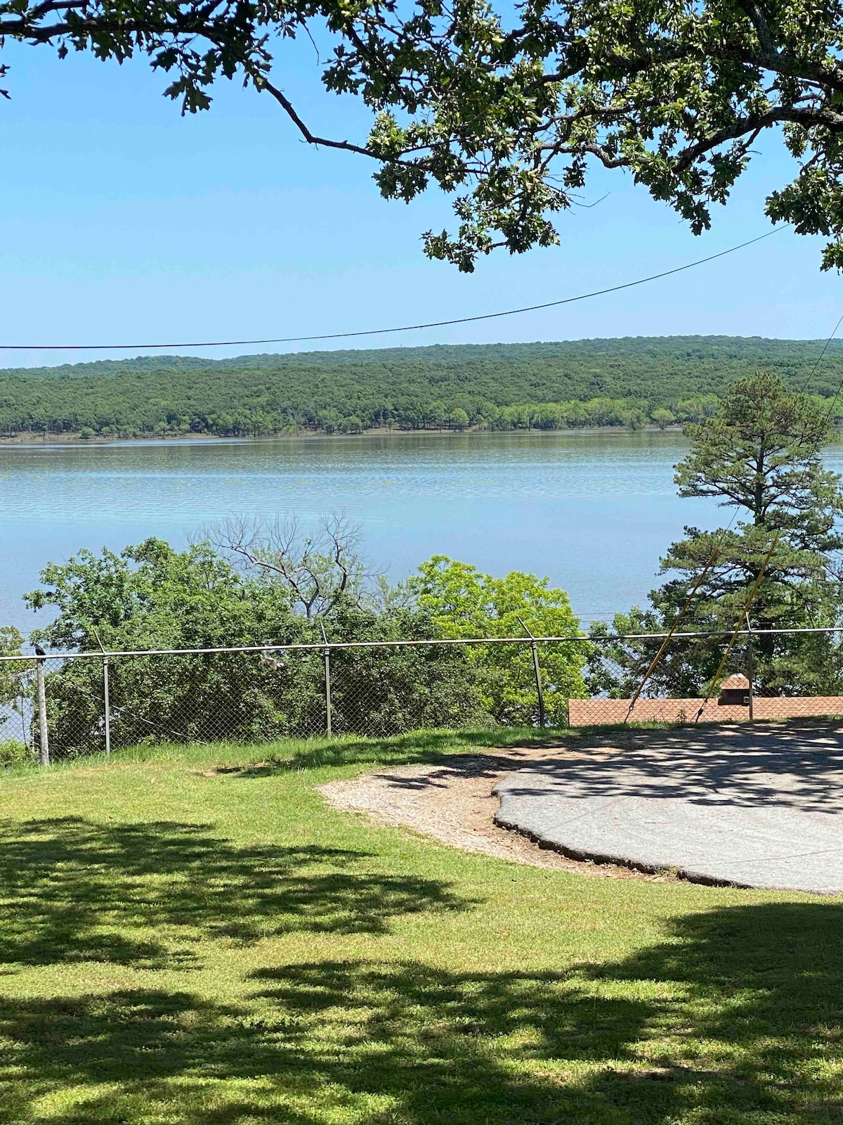 Ft Gibson Lake Cabin with a view