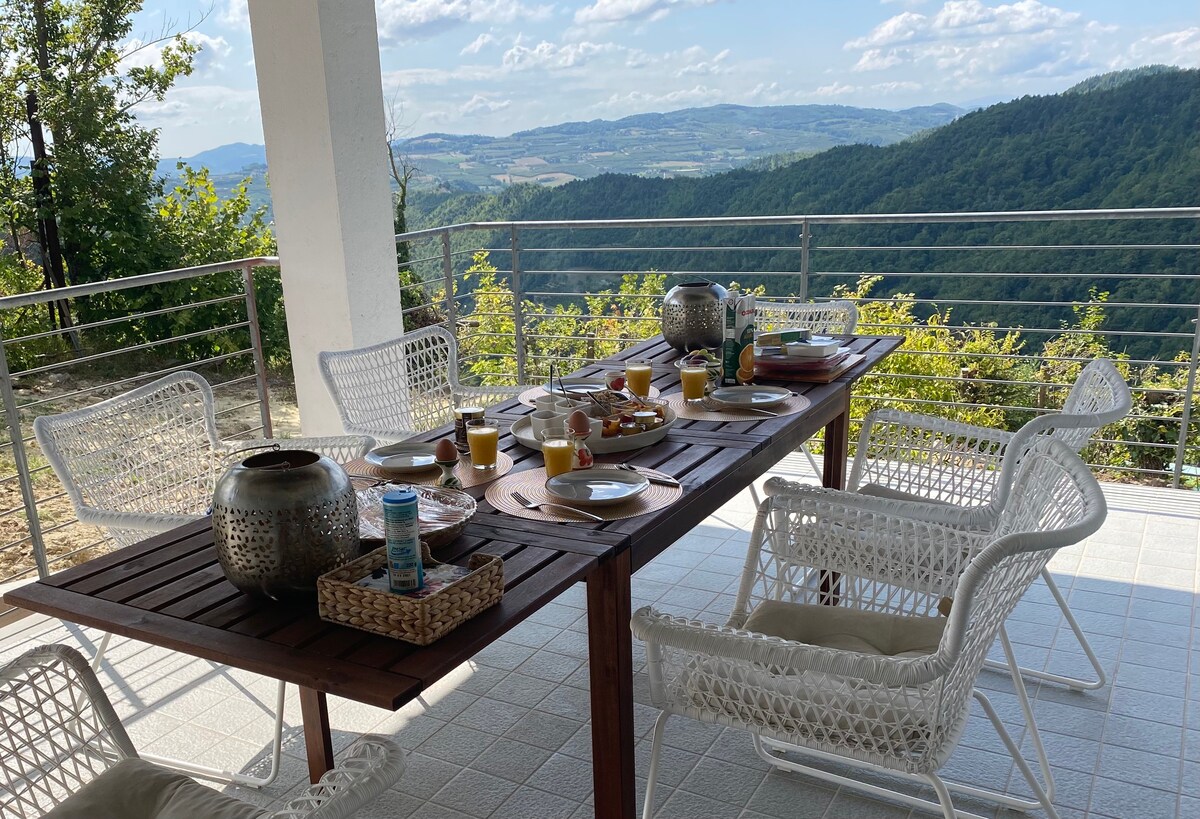 Pool Villa with view on the Langhe hills