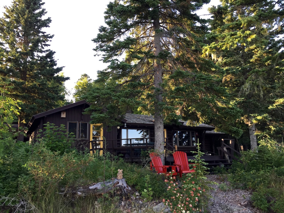 Storybook Northwoods Log Cabin on Lake Superior