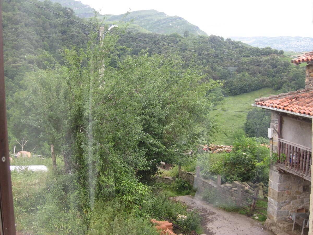 蒙塔尼亚（ Montaña ）村的乡村别墅。索巴山谷（ Valle de Soba ）。