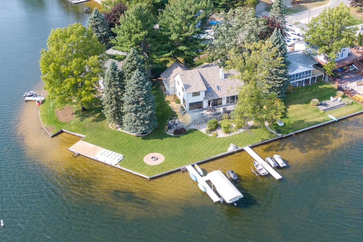 The Lakehouse on the point with 190' of waterfront
