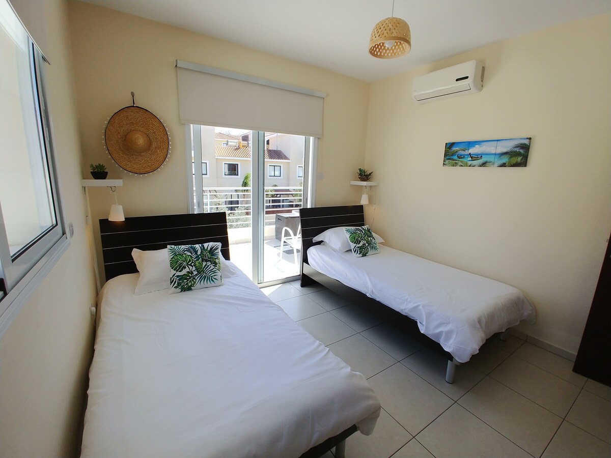 AP10 Mythical Sands, walking distance to beach